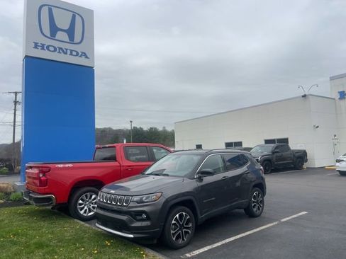 Used 2022 Jeep Compass Limited image 27