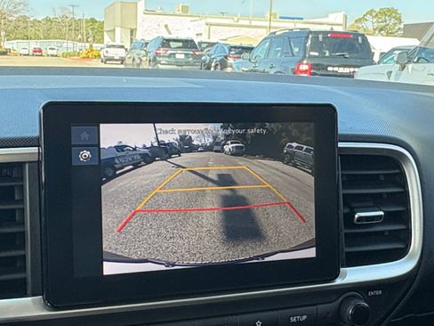 Used 2024 Hyundai Venue SEL image 12