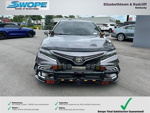 Used 2022 Toyota Camry SE image 3