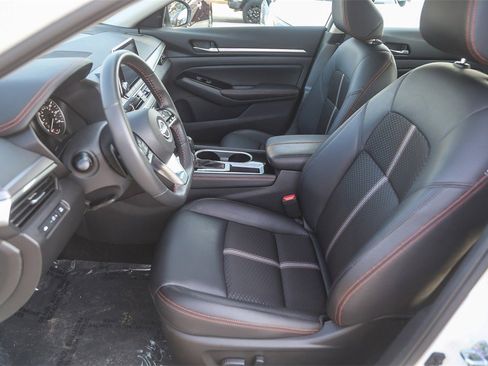 Used 2024 Nissan Altima 2.5 SR image 16