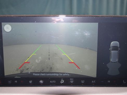 Used 2025 Ford Escape SE w/ Class II Trailer Tow Package image 16