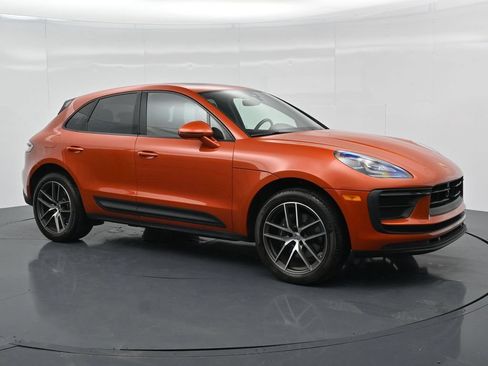 Certified 2024 Porsche Macan AWD/4WD image 9