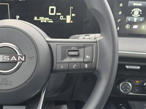 Used 2025 Nissan Kicks SV w/ Illumination Package image 14