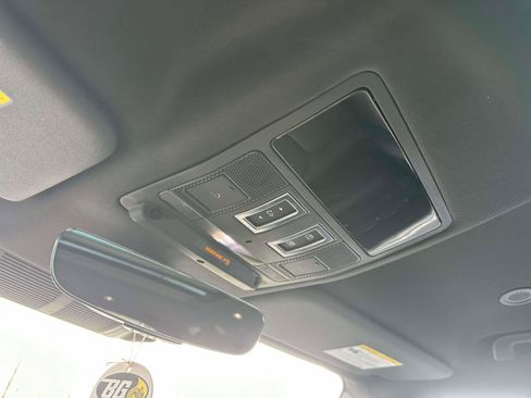 Used 2025 Land Rover Defender 110 S image 33