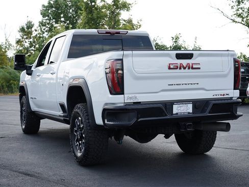 Used 2025 GMC Sierra 2500 AT4X image 5