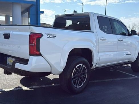 Used 2024 Toyota Tacoma 4x4 Double Cab image 7
