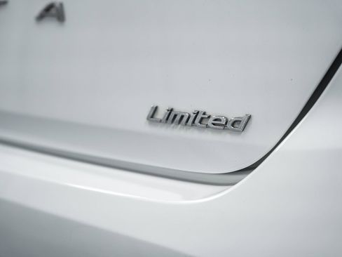 Used 2018 Hyundai Sonata Limited image 9