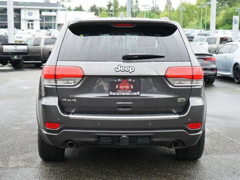 Used 2017 Jeep Grand Cherokee Overland AWD/4WD image 4