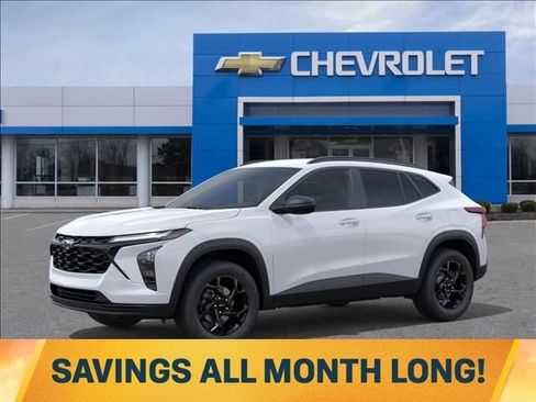 New 2026 Chevrolet Trax LT w/ Driver Confidence Package FWD image 2