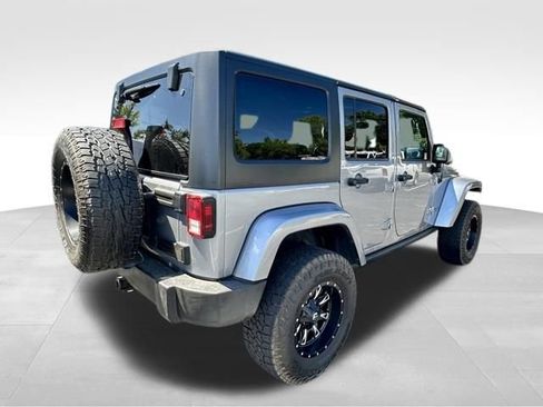 Used 2017 Jeep Wrangler Unlimited Rubicon w/ Connectivity Group AWD/4WD image 6