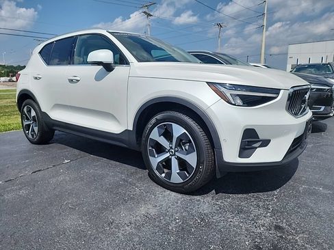 Certified 2023 Volvo XC40 B5 Plus w/ Climate Package AWD/4WD image 1