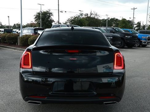 Used 2023 Chrysler 300 S w/ Comfort Group RWD image 7