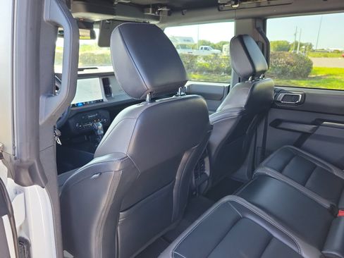 Certified 2025 Ford Bronco Outer Banks AWD/4WD image 9