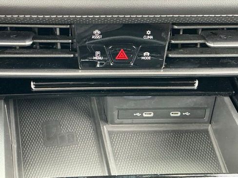 Used 2024 Volkswagen Atlas Cross Sport SE FWD image 27