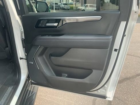 Used 2025 Chevrolet Suburban RST w/ Comfort Package AWD/4WD image 18