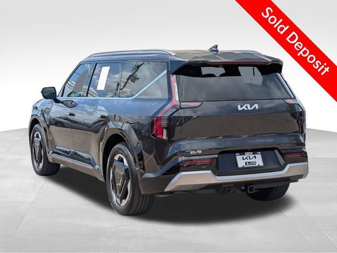 Used 2024 Kia EV9 Land w/ Towing Package AWD/4WD image 3