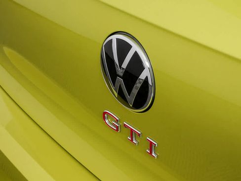 Certified 2022 Volkswagen GTI Autobahn image 31