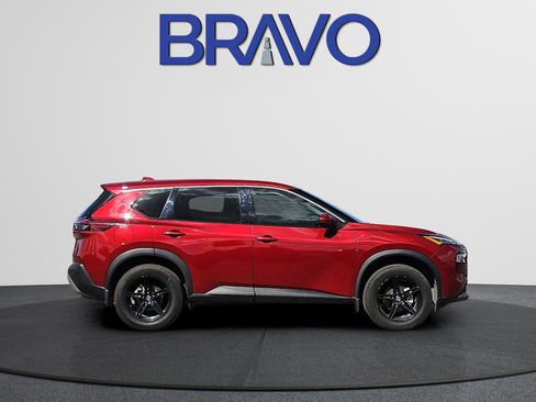 Used 2021 Nissan Rogue SV FWD image 3