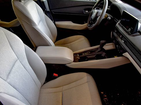 Used 2023 Honda Accord EX image 8