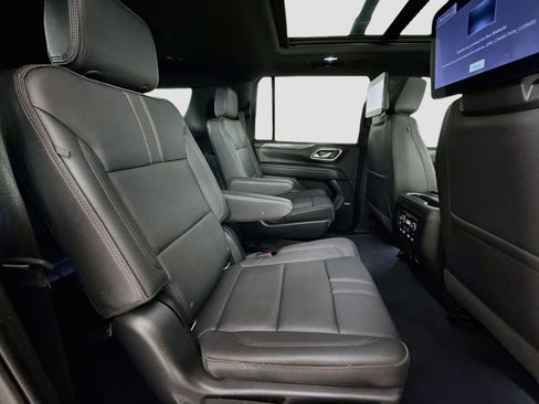 Used 2022 Chevrolet Suburban RST w/ Luxury Package AWD/4WD image 32