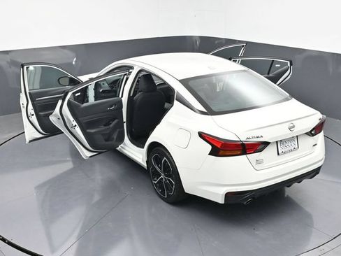 Used 2025 Nissan Altima 2.5 SR AWD/4WD image 43