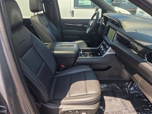 Used 2023 GMC Yukon XL Denali AWD/4WD image 29