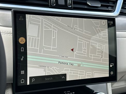 Used 2025 Jaguar F-PACE R-Dynamic S image 22