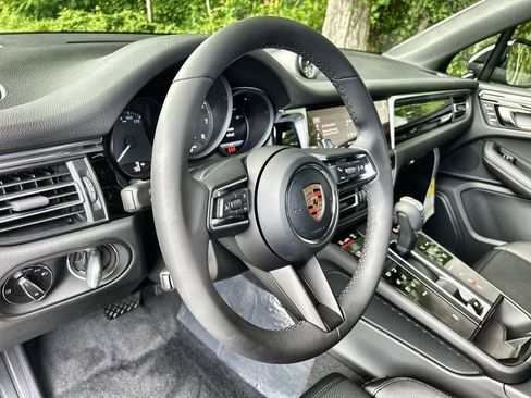 Certified 2026 Porsche Macan image 10