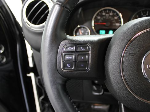 Used 2015 Jeep Wrangler Unlimited Sahara w/ Connectivity Group image 8