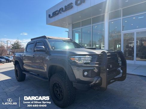 Used 2017 Toyota Tacoma TRD Sport w/ Tow Package (A/T) image 1