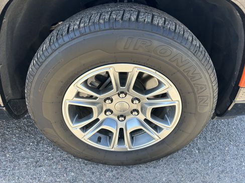Used 2024 Jeep Wagoneer L 4WD image 9