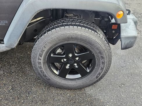 Used 2017 Jeep Wrangler Unlimited Sport image 31