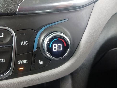 Used 2020 Chevrolet Equinox LT image 25