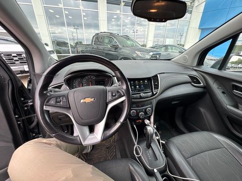 Used 2018 Chevrolet Trax LT w/ LT Convenience Package AWD/4WD image 3