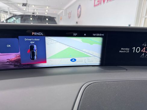 Used 2024 Lincoln Nautilus Reserve w/ Equipment Group 202A image 18