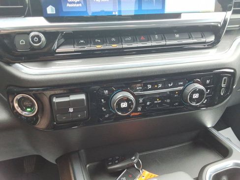 Used 2026 Chevrolet Silverado 1500 High Country AWD/4WD image 17