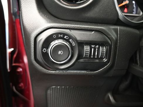 Used 2021 Jeep Wrangler Unlimited Sahara image 29