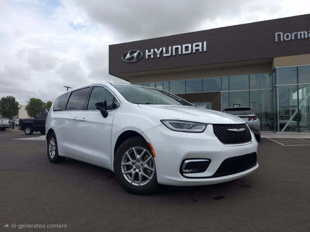 Used 2024 Chrysler Pacifica Touring FWD image 1