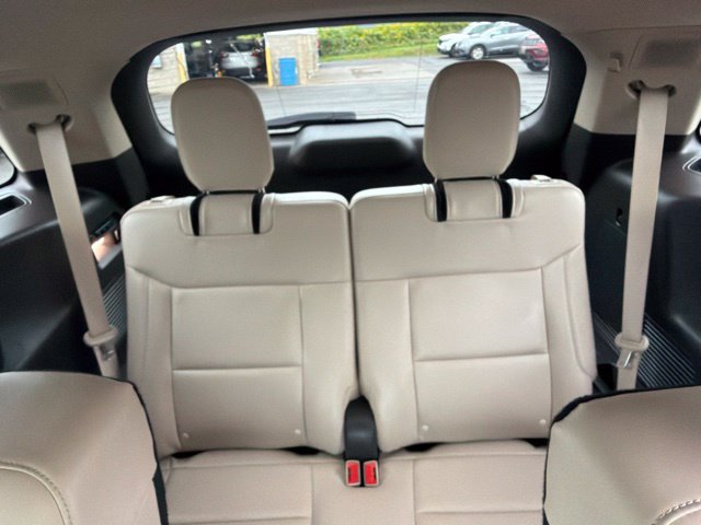 Used 2024 Ford Explorer Platinum w/ Technology Package AWD/4WD image 46