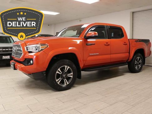 Used 2017 Toyota Tacoma TRD Sport w/ Premium & Technology Package AWD/4WD image 2
