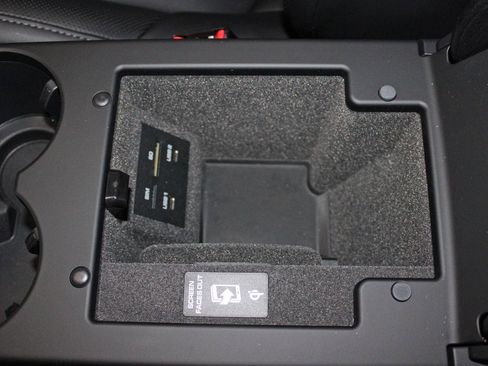 Certified 2026 Porsche Macan S image 32