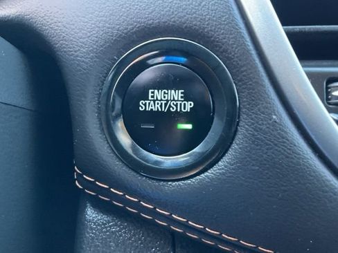 Used 2022 Chevrolet Trax LT w/ Sport Edition AWD/4WD image 12