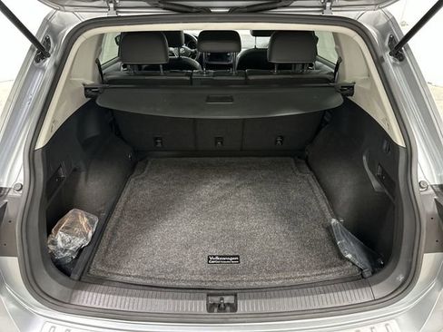 Used 2021 Volkswagen Tiguan SE image 24