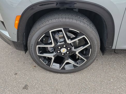 Used 2025 Chevrolet Traverse High Country FWD image 39