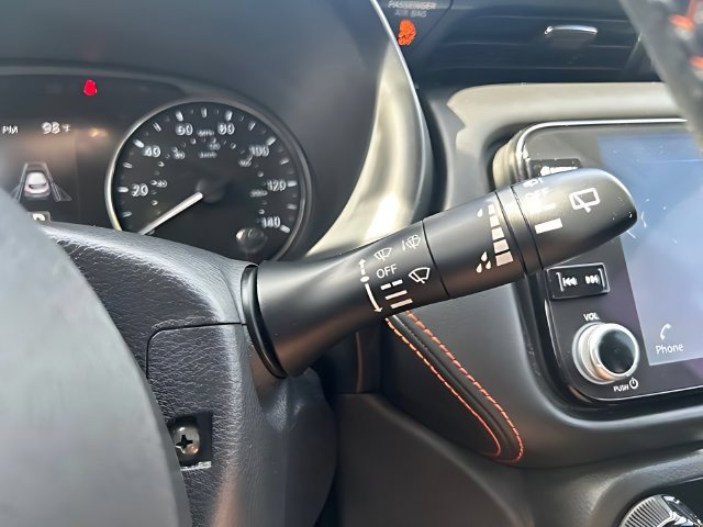 Used 2023 Nissan Kicks SR w/ Interior Electronics Package FWD image 27