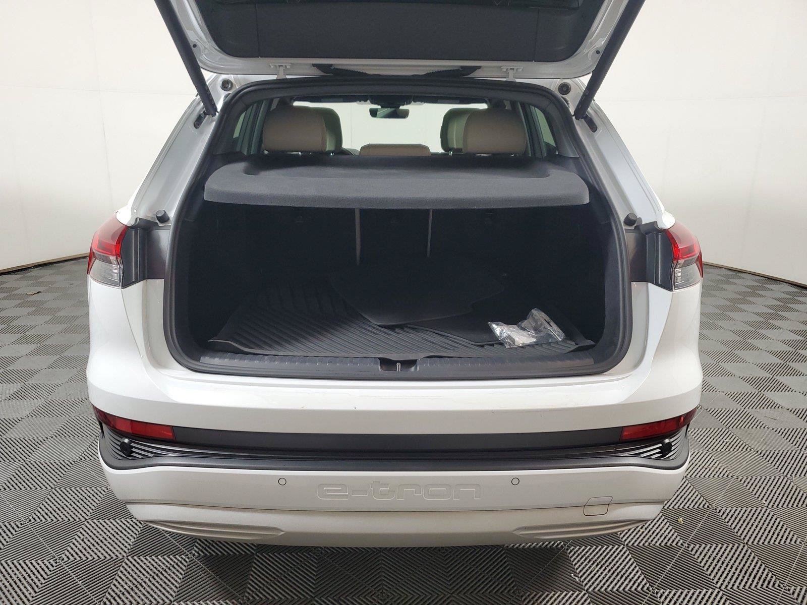 Used 2023 Audi Q4 e-tron Premium Plus w/ Premium Plus RWD image 8