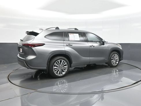 Certified 2026 Toyota Highlander Platinum AWD/4WD image 7