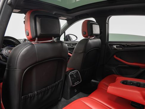 Certified 2019 Porsche Macan AWD/4WD image 39