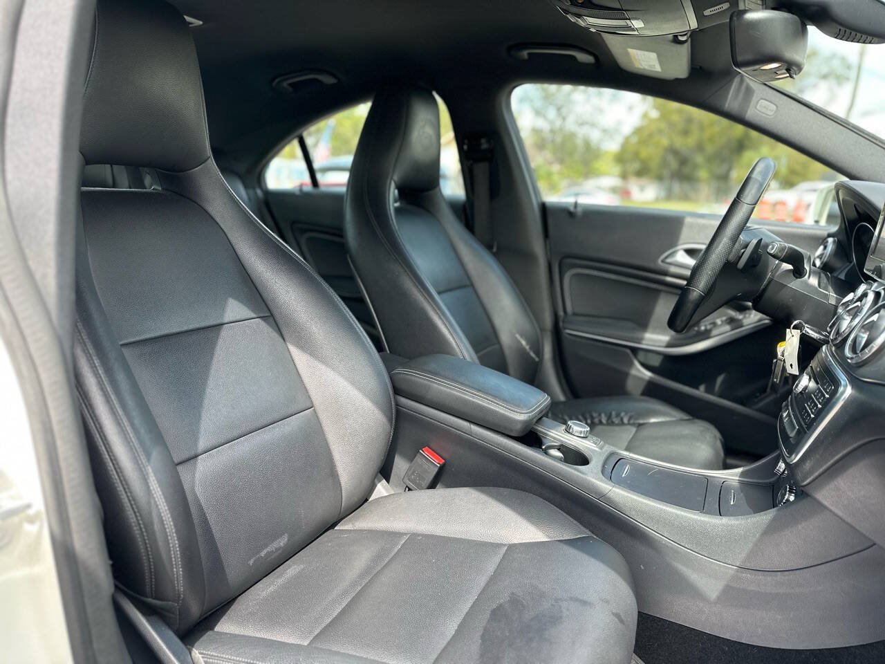 Used 2015 Mercedes-Benz CLA 250 image 24