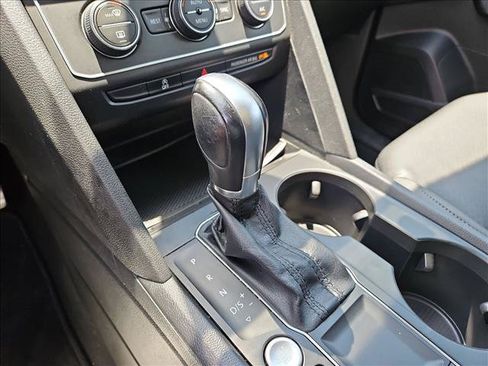 Used 2019 Volkswagen Atlas SE w/ Panoramic Sunroof Package FWD image 12